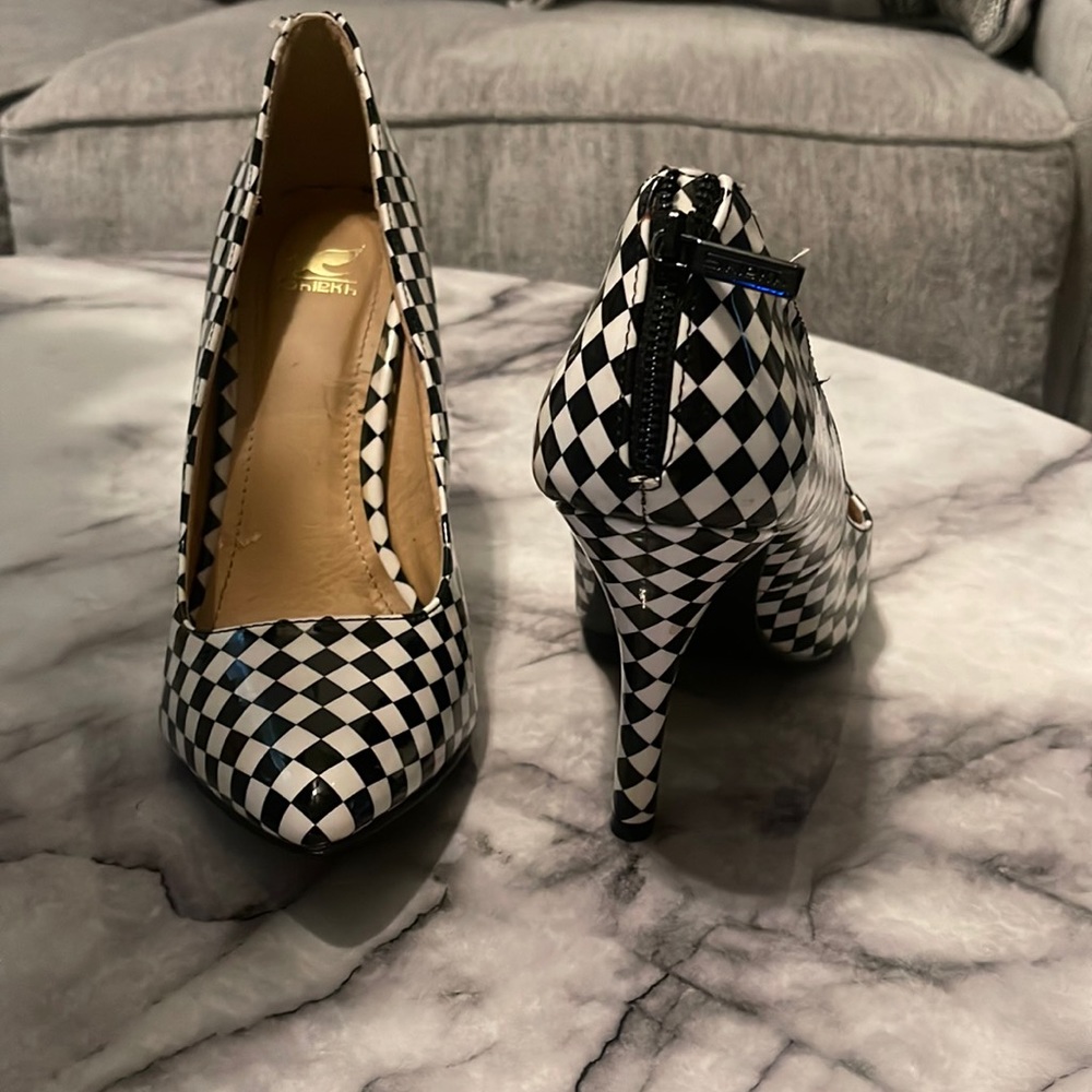 Sheikh black and white size 9 heels